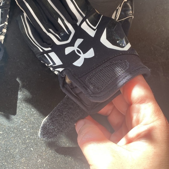 Under Armour Youth Small F5 Football Gloves - Picture 5 of 6